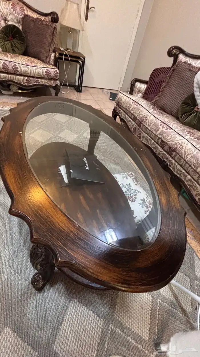 كنب مجلس شبه جديد من مفروشات المطلق وطقم الطاولات والستاره 12