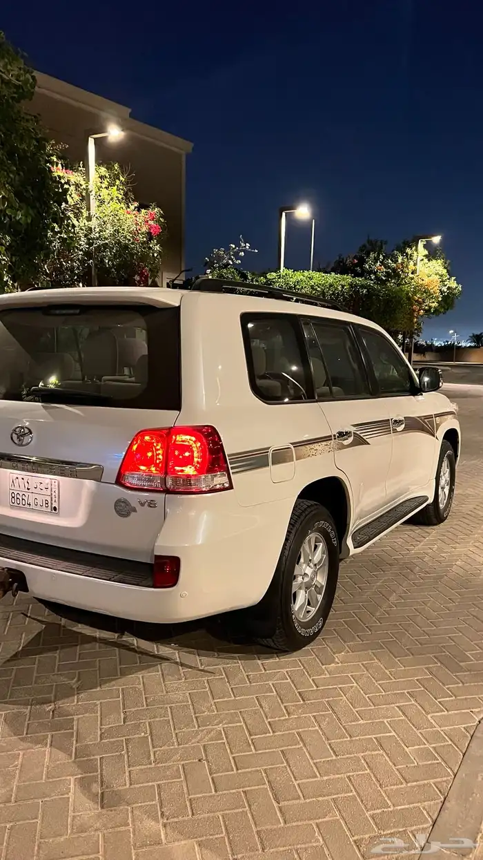 لاندكروزر ((مخزن بحالة الوكاله)) 8