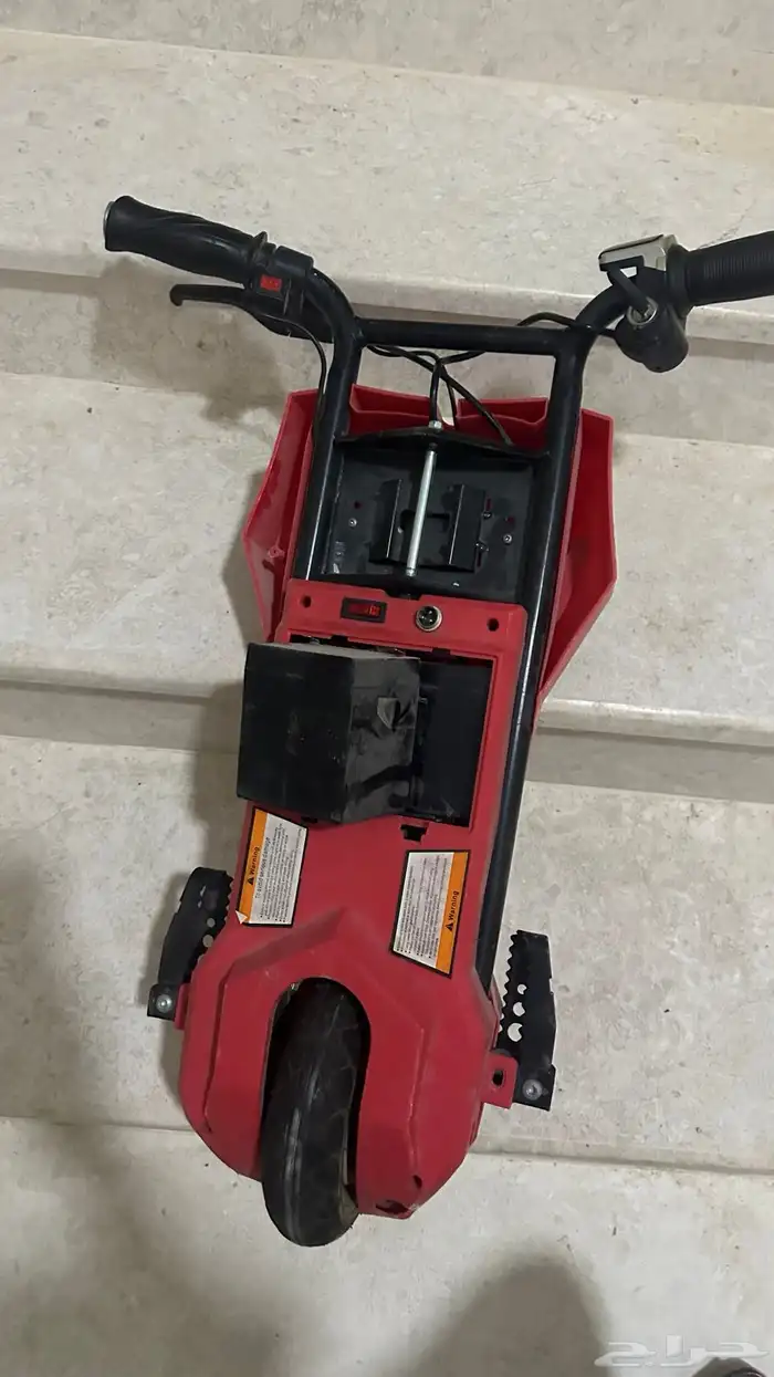 سكوتر يحتاج بطاريات تقريبا 3