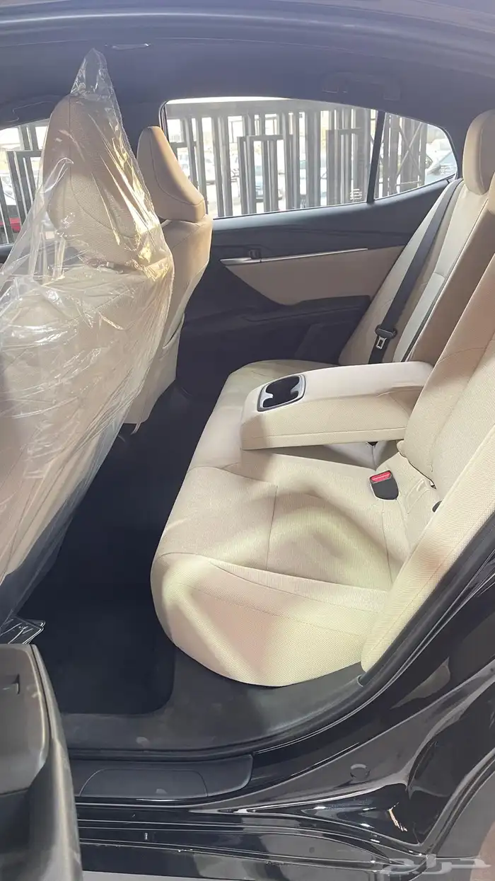 تويوتا كامري E 2025 11