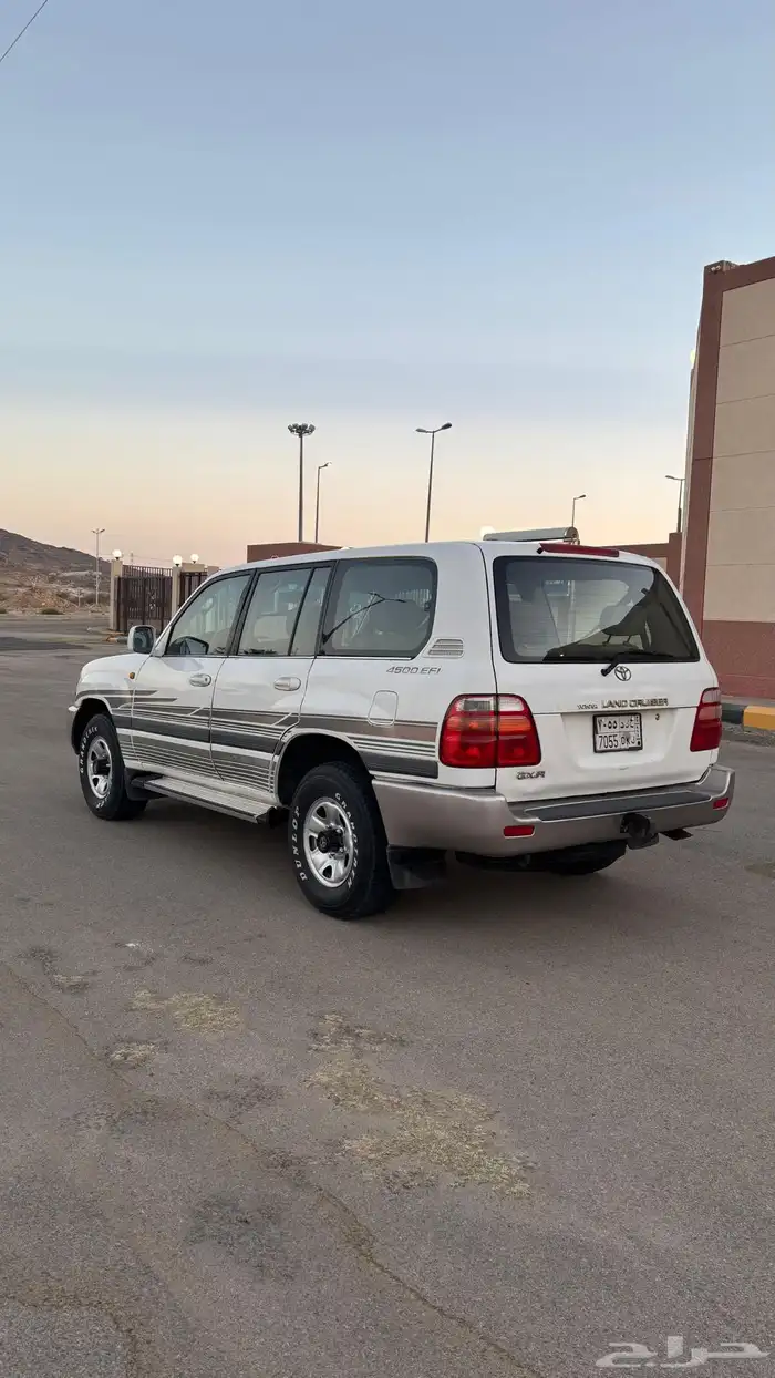 لاند كروزر صالون 4