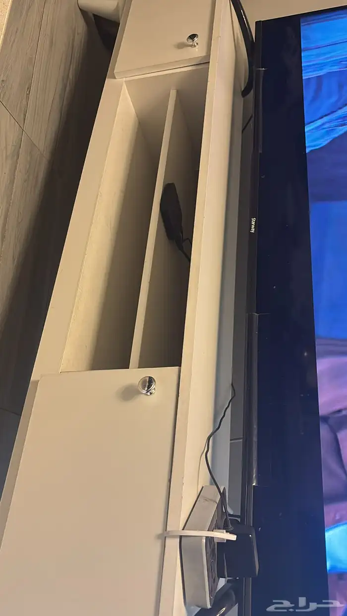 طاولة تلفزيون 1