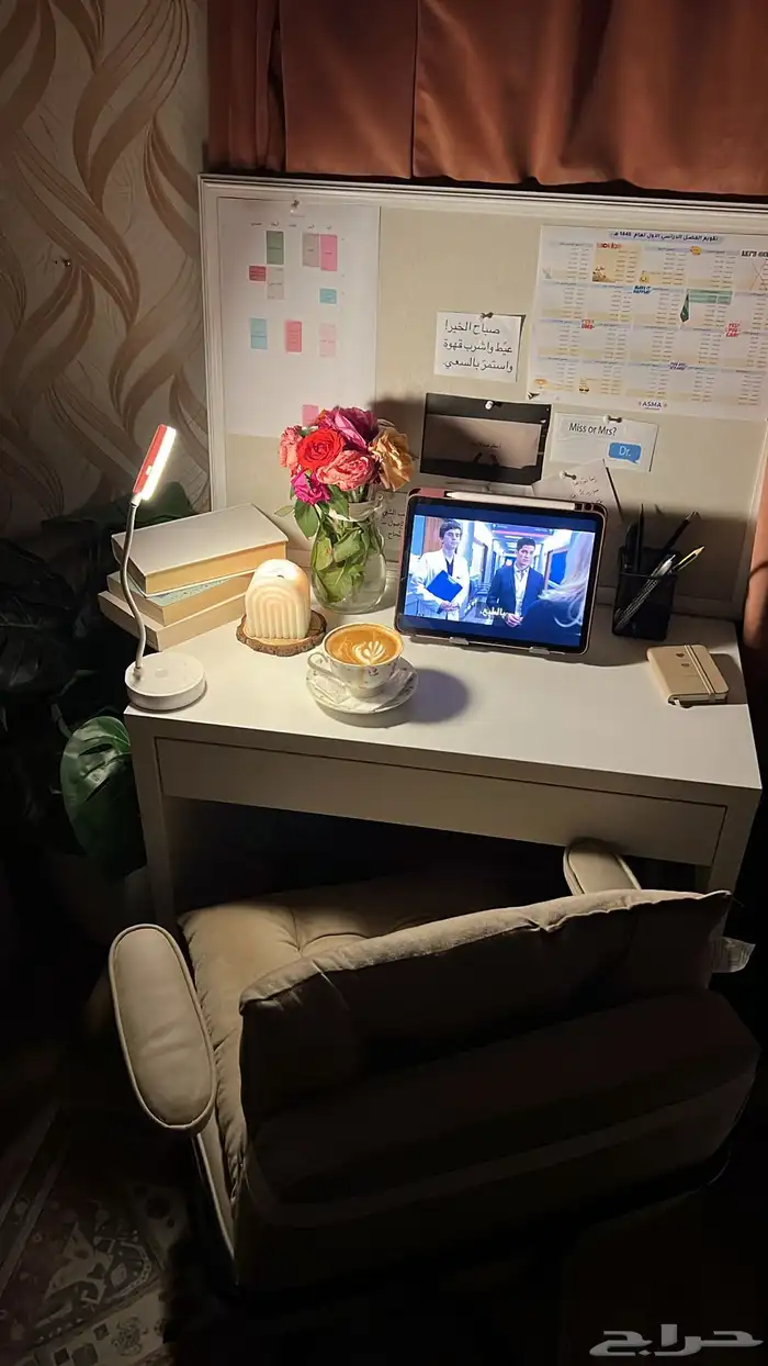 مكتب دراسي شبه جديد 1