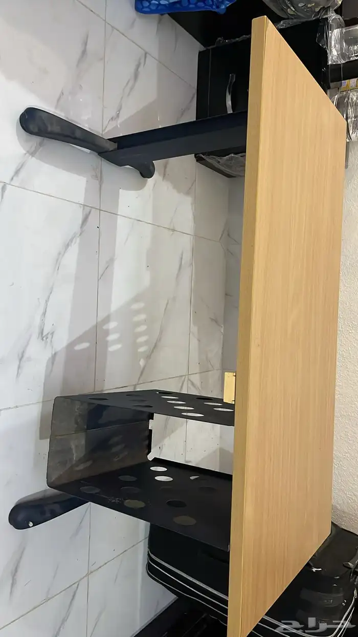 طاولة مكتب نظيفة نادرة استخدام 2