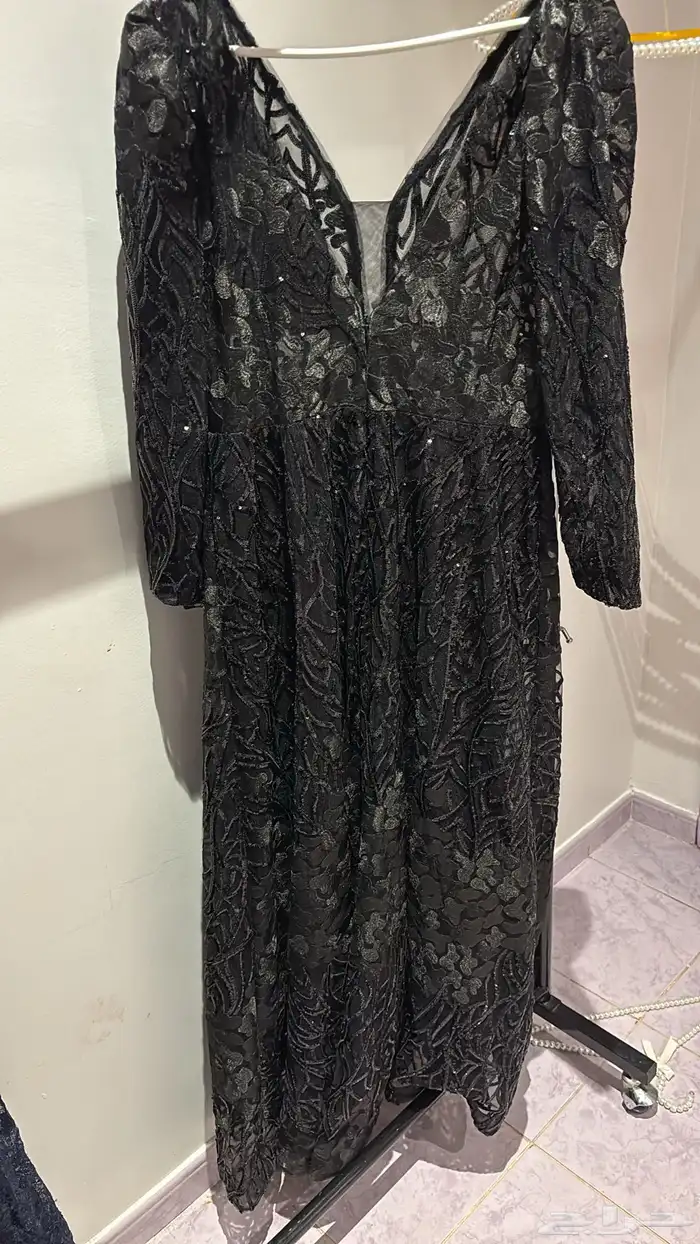 فستان اسود _ انلبس مره وحده_ مقاسهL 0