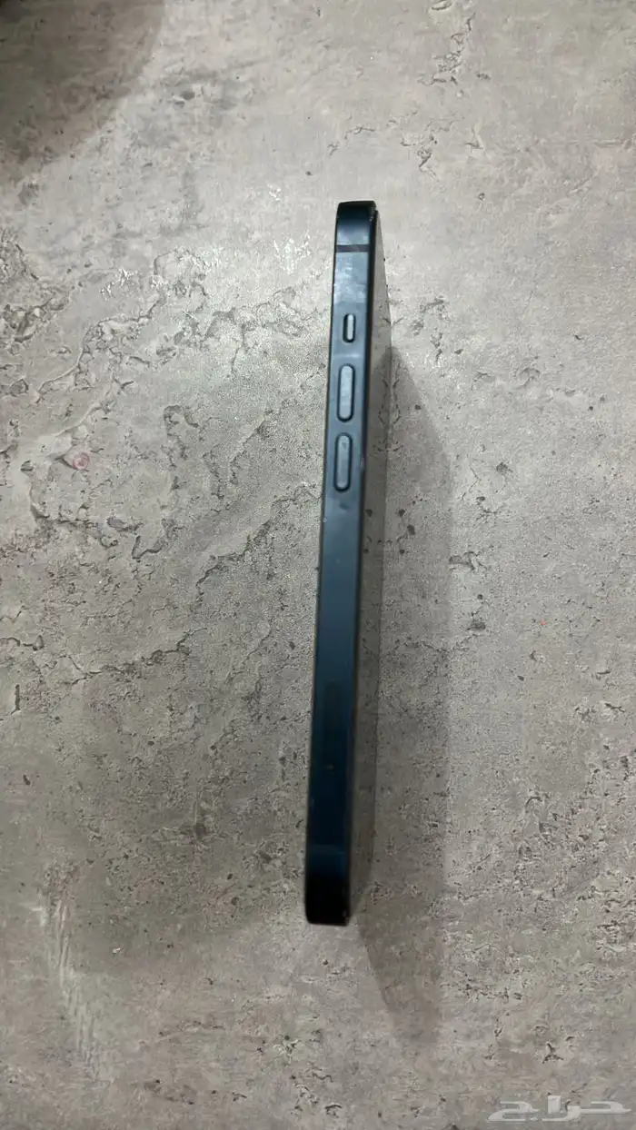 آيفون 13عادي اغراضه معه شاحنه فقط 2