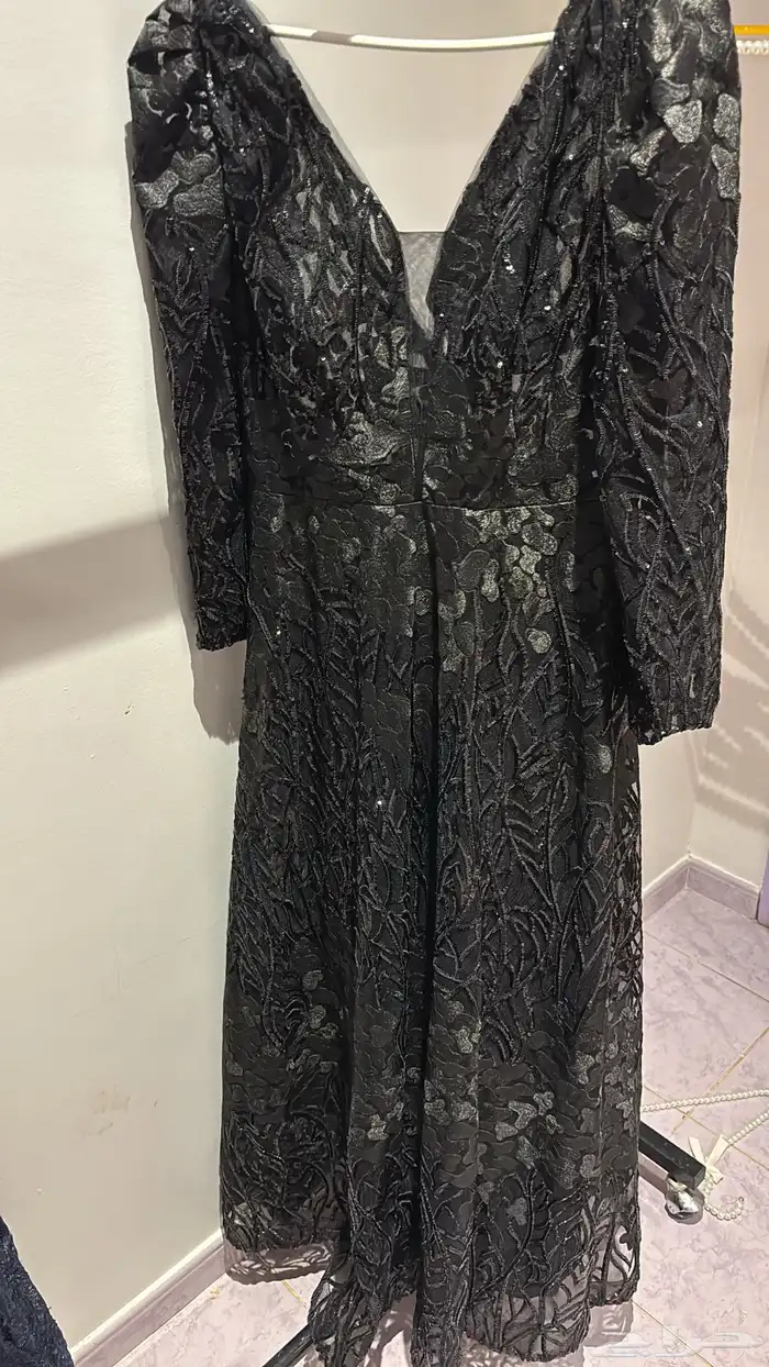 فستان اسود _ انلبس مره وحده_ مقاسهL 1