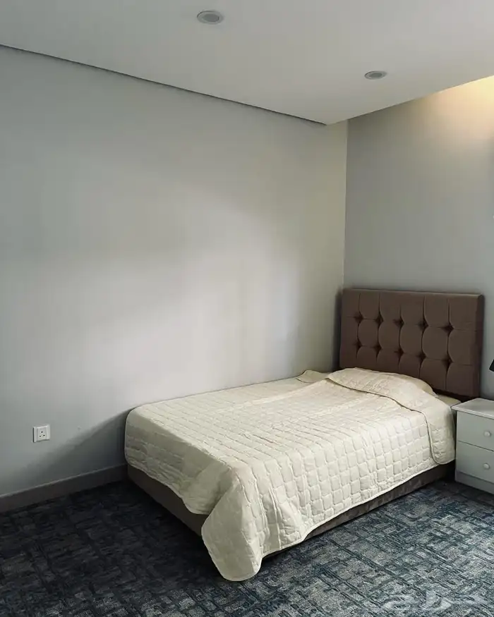 شقة مؤثثة بموقع مميز للبيع 6