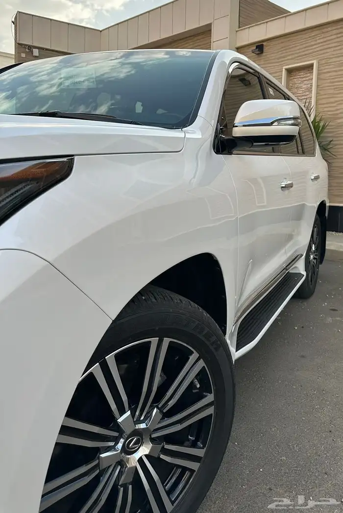 لكزس 2021 سبورت (( عداد 9 الاف فقط مخزن شبه الأصفار )) 29