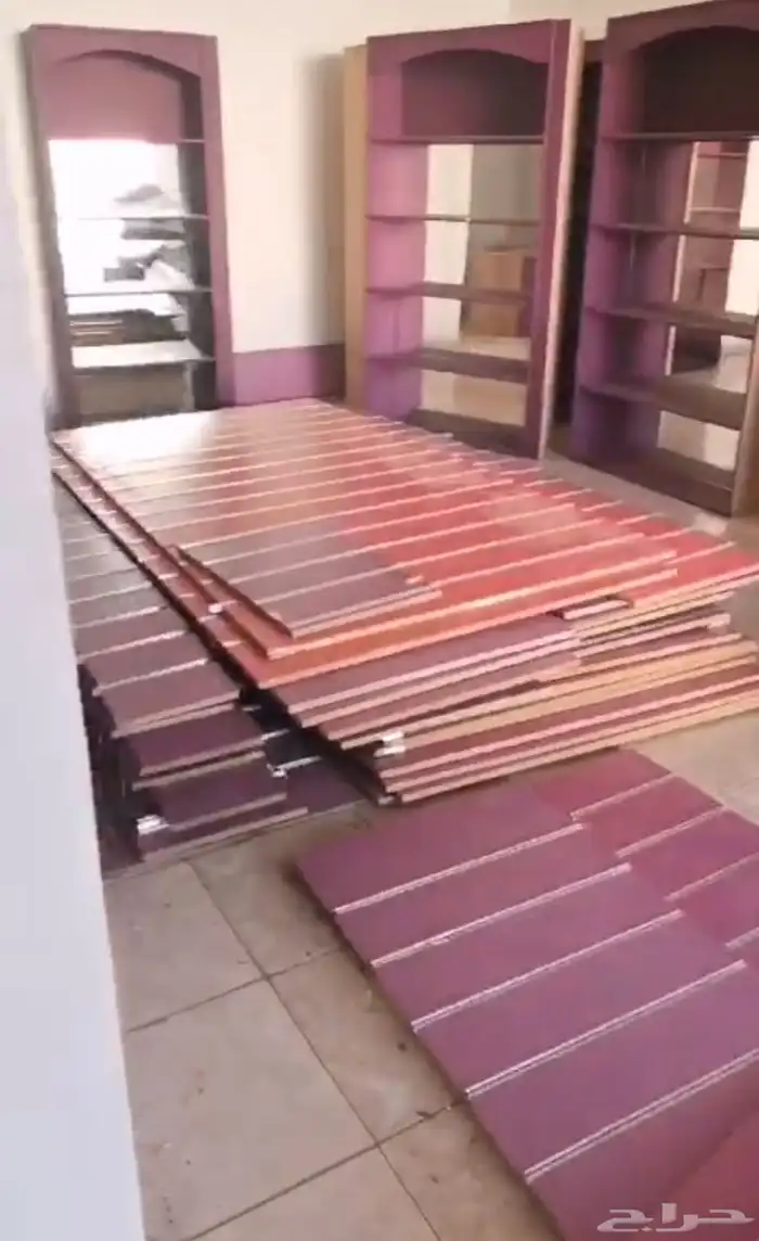 اغراض ومستلزمات محل ملابس واكسسوارات للبيع مفكوكه جاهزه 0