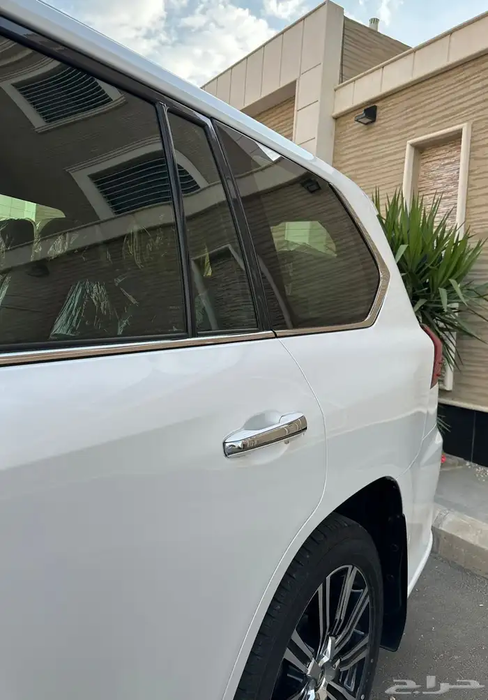 لكزس 2021 سبورت (( عداد 9 الاف فقط مخزن شبه الأصفار )) 14