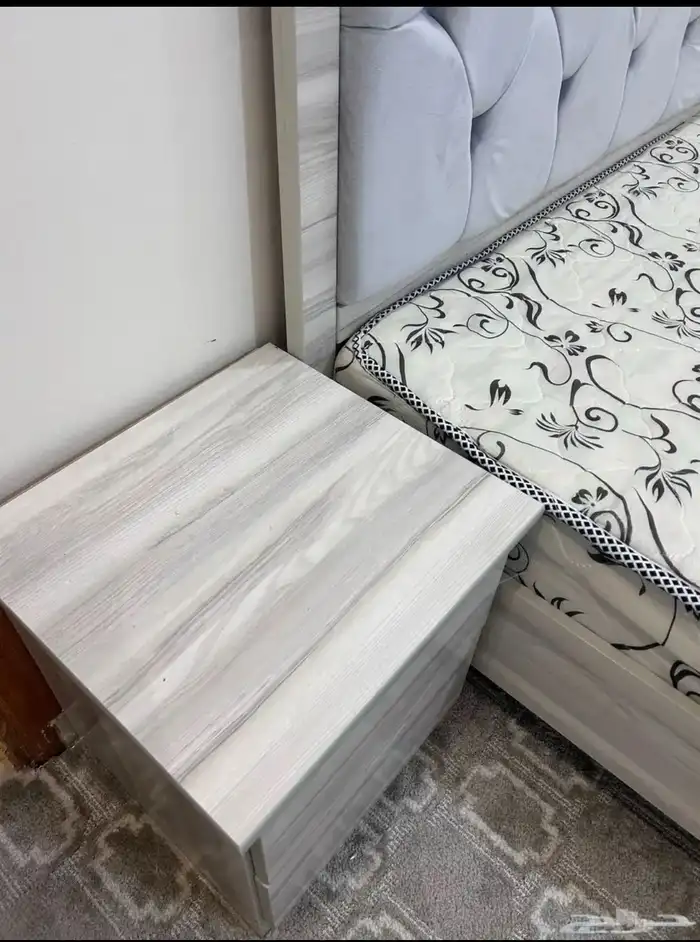 سرير مع مرتبه وكمادينتين 1