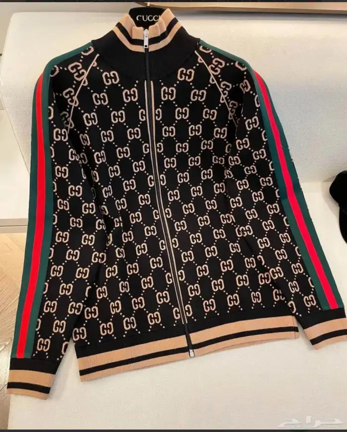 جكيت من Gucci وعندي جاكيت من Moncler 0