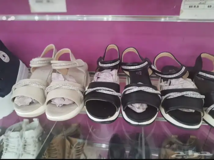 اغراض ومستلزمات محل ملابس واكسسوارات للبيع مفكوكه جاهزه 1