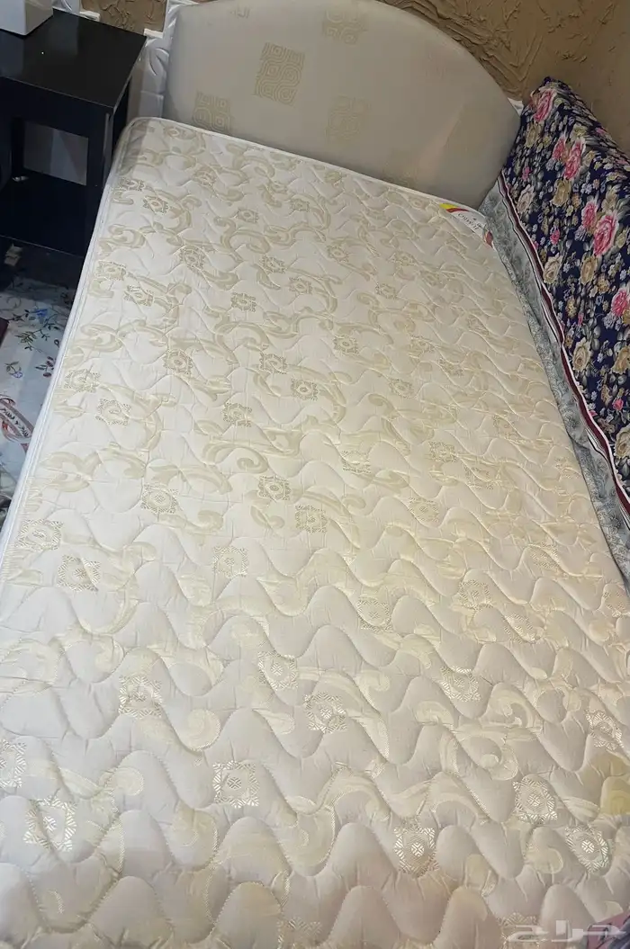 سرير للبيع مع السليب حقه للبيع لصامل 1