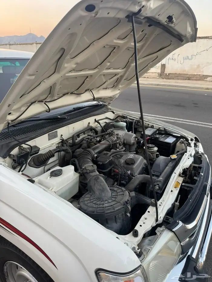 هايلوكس شبه جديد ( مخزن ) 11