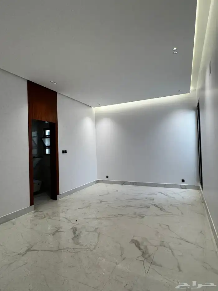 للإيجار دور أرضي حي الرمال 6