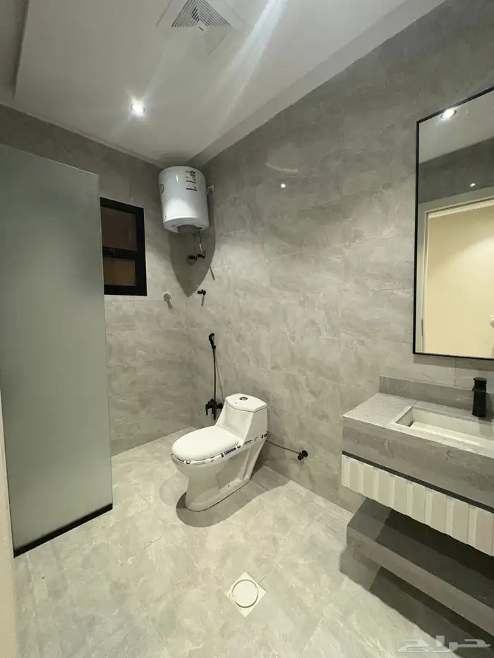 فيلا للبيع في حي العريجاء 12