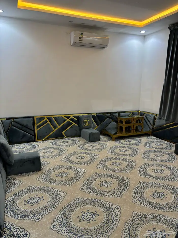 اثاث غرفه خشب نظيف 2