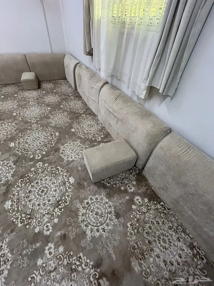 مجلس كامل للبيع من مساند وايضا الموكيت مع اللباد 1