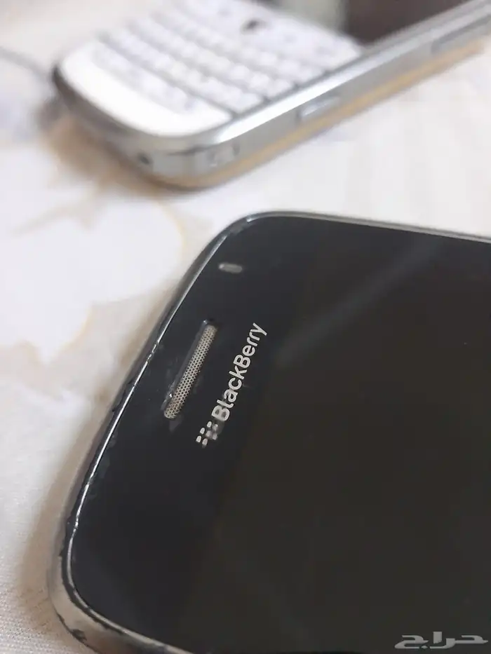 2 بلاك بيري بولد 9000 ينفعو قطع وواحد يحتاج بطارية 4