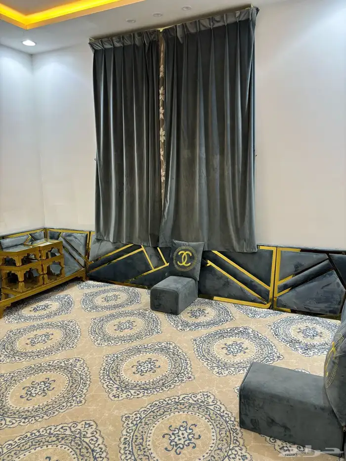 اثاث غرفه خشب نظيف 1