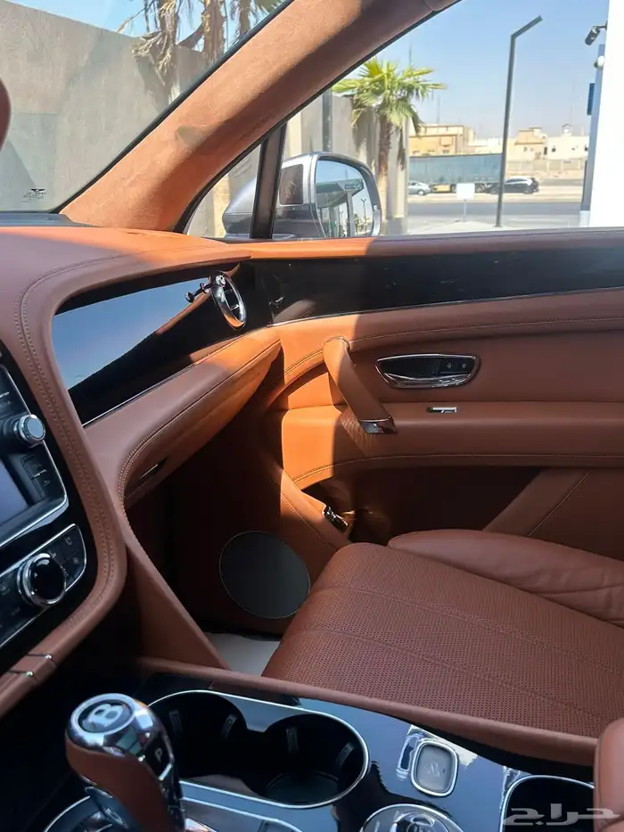 للبيع جيب بنتلي بنتياقا موديل 2020 1