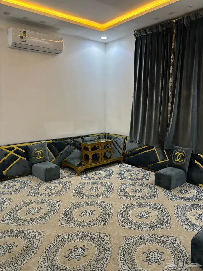 اثاث غرفه خشب نظيف 0