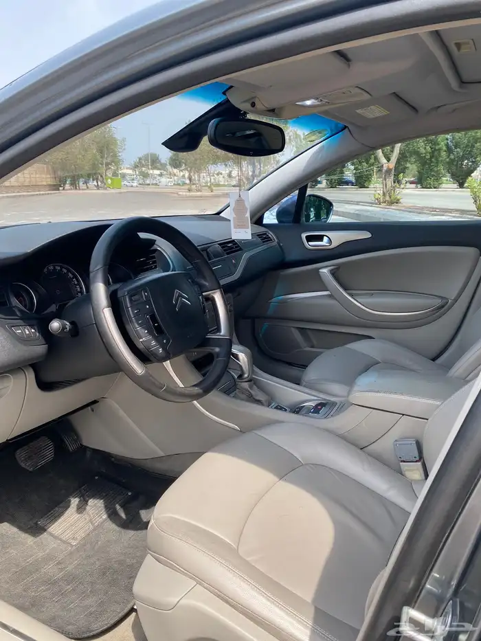 ستروين فخامه بحاله الوكالة ممشى 120 الف فقط 1