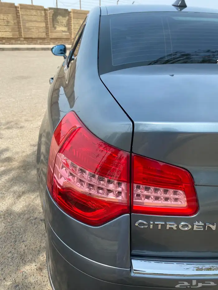 ستروين فخامه بحاله الوكالة ممشى 120 الف فقط 15