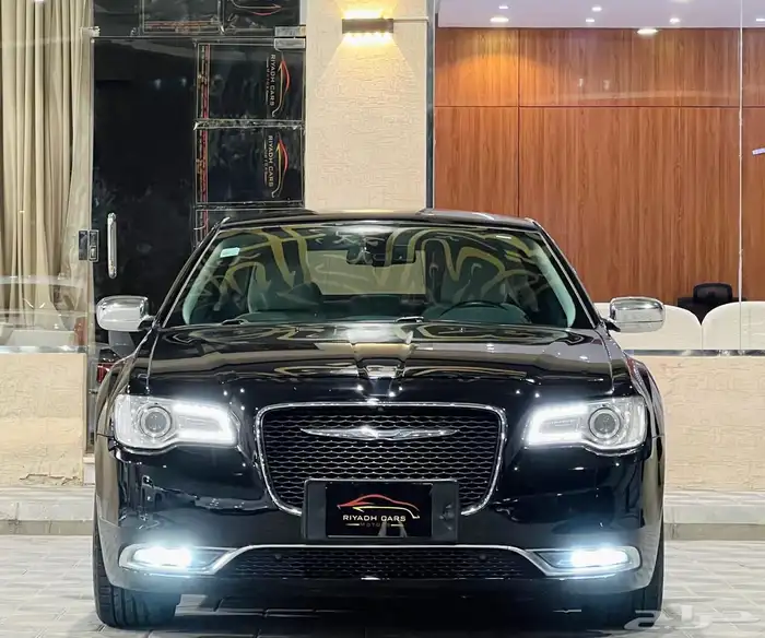 كرايزلر 2017 C300 V6 (بحالة ممتازة) 2