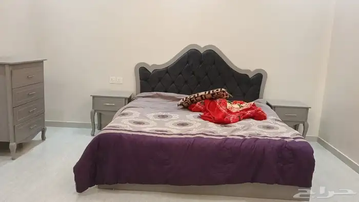 غرفة نوم كبيره مع تسريحه وشفنيره ودولاب وكمودينه 1