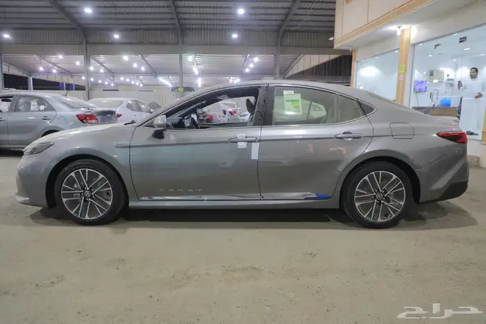 كامري LE بانورما 2025 جديد تيتانيم 3