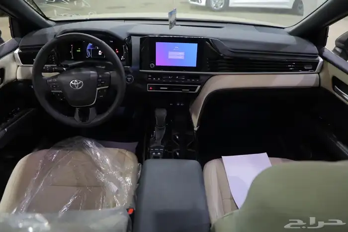 كامري LE بانورما 2025 جديد تيتانيم 8