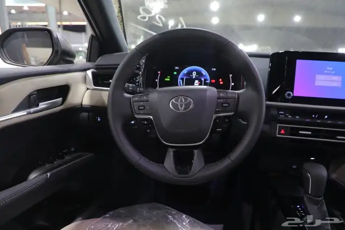 كامري LE بانورما 2025 جديد تيتانيم 10