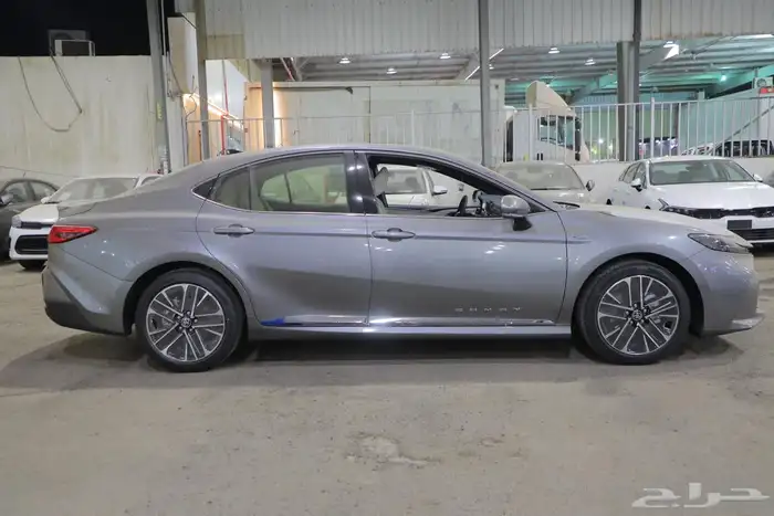 كامري LE بانورما 2025 جديد تيتانيم 6