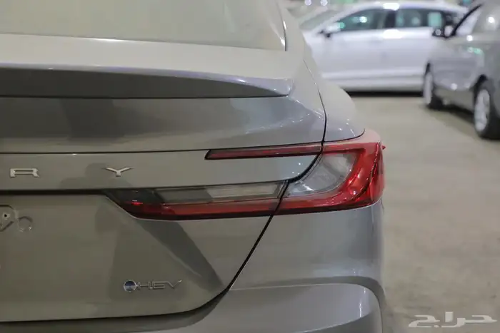 كامري LE بانورما 2025 جديد تيتانيم 5