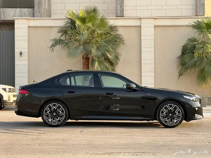 للبيع بي ام الفئة الخامسة 520i سعودي 3