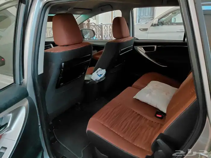 أنوفا فاغن 8