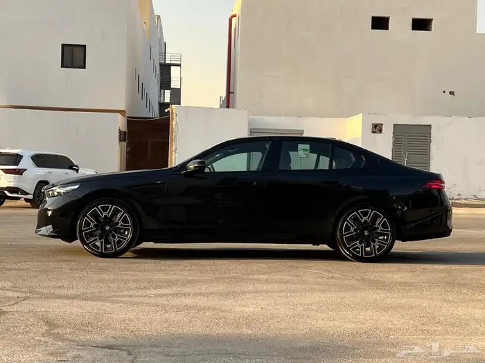 للبيع بي ام الفئة الخامسة 520i سعودي 9