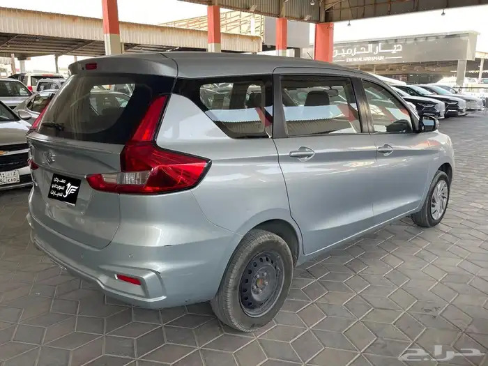 تيقا سوزوكي 7 ركاب 2023 3