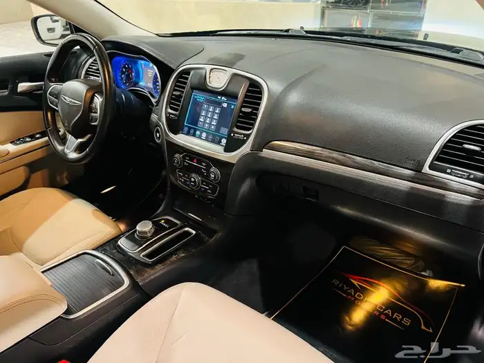 كرايزلر 2017 C300 V6 (بحالة ممتازة) 6