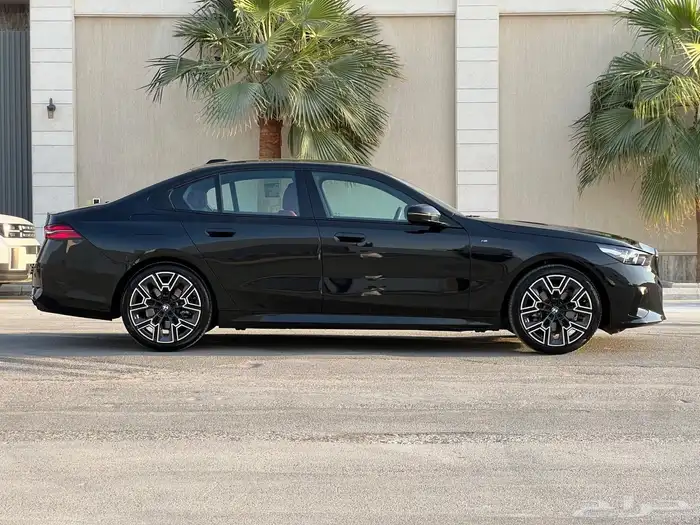 للبيع بي ام الفئة الخامسة 520i سعودي 27