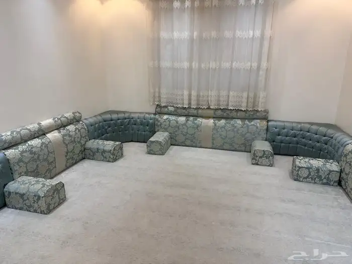 للبيع جلسه كامله ظهريه مع الفرشه والستاره 0