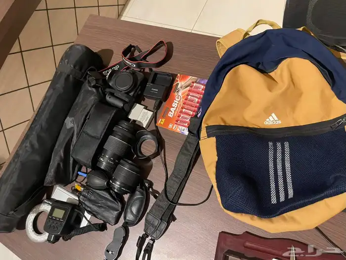 كاميرا كانون D700 وملحقاتها 6