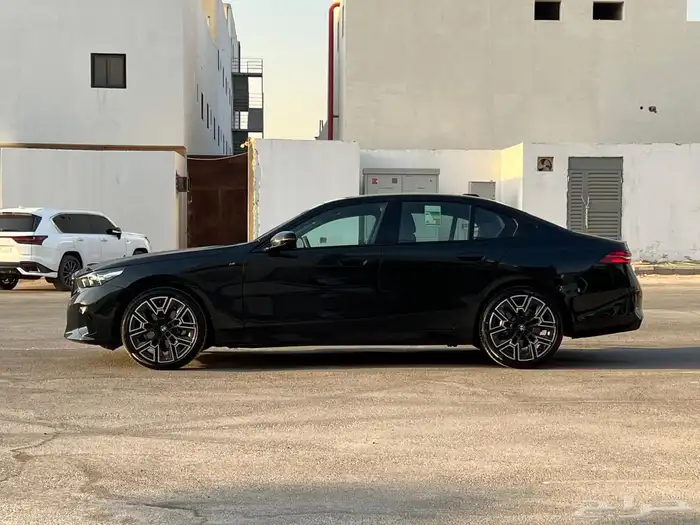 للبيع بي ام الفئة الخامسة 520i سعودي 10