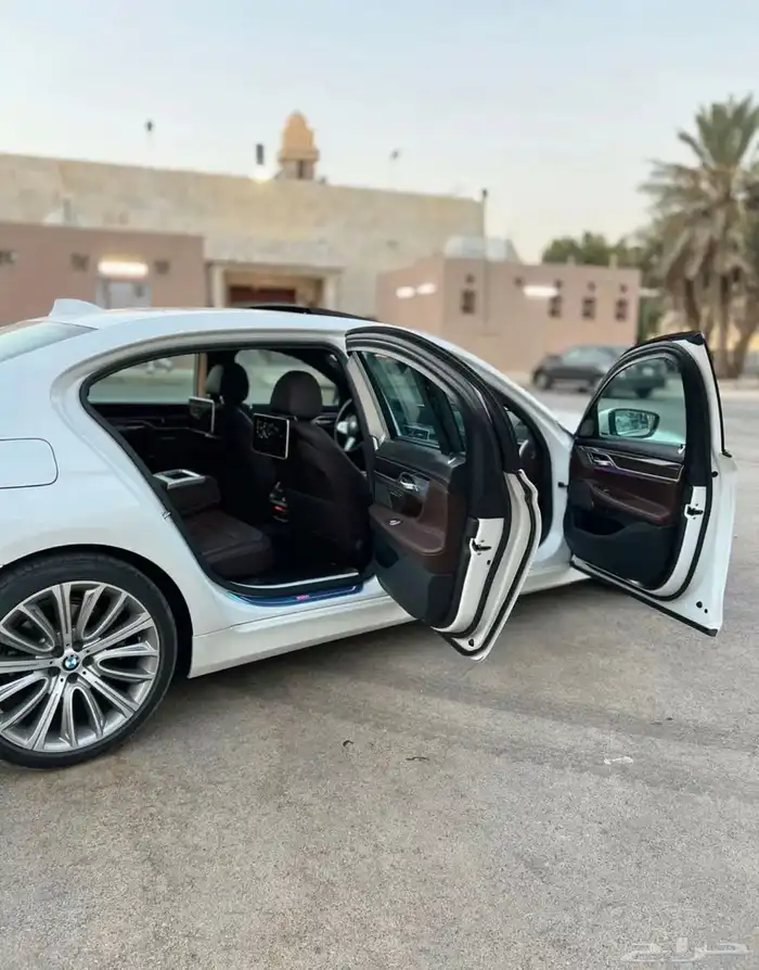 بي ام دبليو 730 بدي وكالة ممشى قليل 18