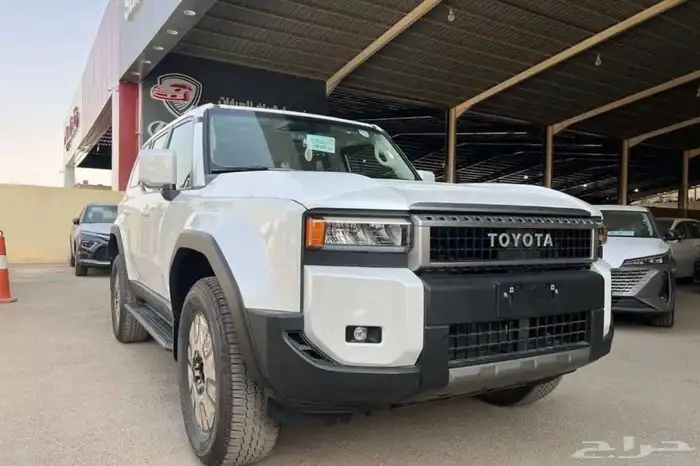 تويوتا برادو 2025 تي اكس ال 2 اقساط بنزين ابيض لؤلؤي . 0