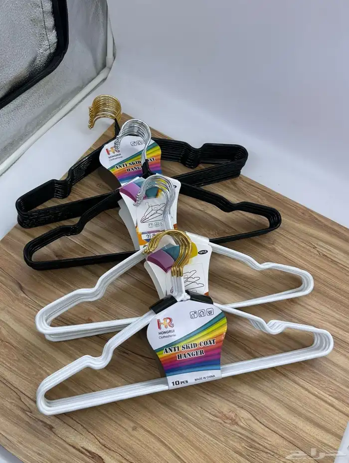 علاقات ملابس شماعات عبايات 1