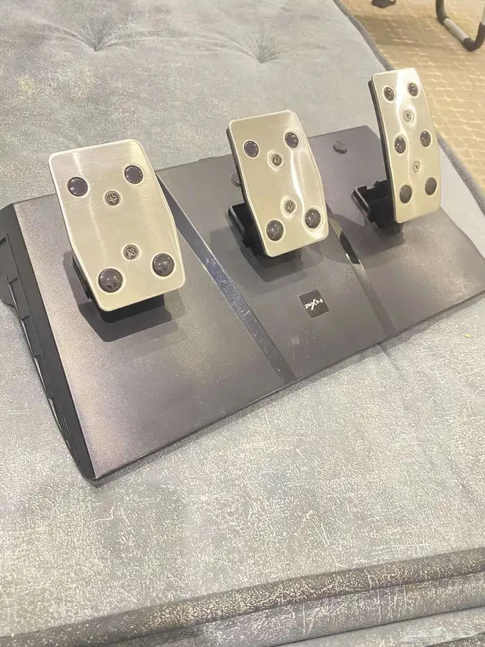 للبيع طارة و دعاسات النوع لوجتيك نضيفات 11